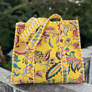 Sac à bandoulière matelassé en coton imprimé bohème élégant avec deux poignées, design durable pour un usage quotidien et les voyages - Product Image 1