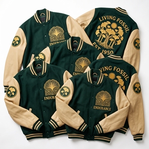 Blouson universitaire en laine vert forêt avec broderie d'arbre de Ginkgo biloba fossilisé et manches en cuir crème – Vente en gros - Product Image 1
