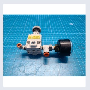 เกจวัดแรงดัน SMC IR1020 IR1020-DUN00211+0~1.1MPa ใช้แล้วตามสภาพเดิม อะไหล่อุปกรณ์เซมิคอนดักเตอร์รุ่นเก่า - Product Image 2