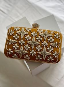Bolso de mano bordado para mujer, hecho a mano, con pedrería de cristal y diamantes, para fiesta, boda, noche, cena, con cuentas bordadas - Product Image 4