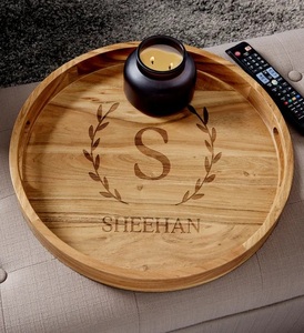 Plateau de service rond contemporain en bois d'acacia, gravure personnalisée du nom de famille, rebord surélevé, durable, organiseur de bijoux pour ottoman - Product Image 5