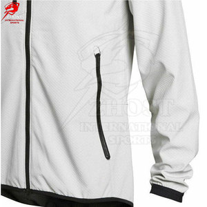 Vestes softshell athlétiques haut de gamme avec matériau léger et respirant, coupe confortable et coutures durables, en vente - Product Image 6