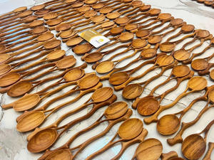 Cuillère en bois artisanale en forme de branche d'arbre, cuillère de cuisine en bois naturel du Vietnam, cuillère décorative en bois de branche d'arbre avec logo personnalisé, bois rouge - Product Image 2