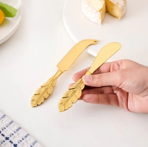 Ensemble de couteaux à fromage décoratifs avec manche floral, trancheuse en acier inoxydable, fourchette à fromage pour servir, respectueux de l'environnement, compatible lave-vaisselle, planche à fromage - Product Image 3