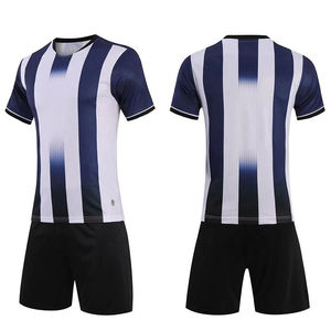 Conjunto de Uniforme de Fútbol para Hombre, Camiseta de Manga Corta con Cuello Redondo, Rayas Rojas y Blancas, Tejido Transpirable de Poliéster, Corte Atlético - Product Image 5
