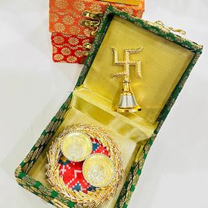 Coffrets cadeaux Puja exquis faits à la main, magnifiques boîtes cadeaux Puja artisanales, boîte en tissu brocart éclatant - Product Image 1