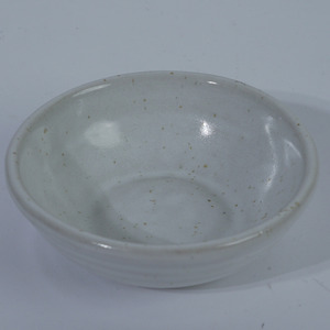 Plato para Salsas de Cerámica Hecho a Mano con Diseño Zen Asiático, Blanco con Motas, 8x3cm, para Restaurante, Hotel, Vajilla Japonesa, Salsa de Soya, Vinagre - Product Image 3