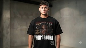 Camiseta de punto transpirable de algodón grueso de corte regular para hombre, estilo streetwear, lisa, con logo frontal y cuello redondo de manga corta - Product Image 3