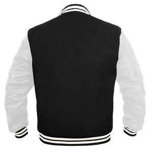 Blouson universitaire unisexe personnalisé en laine polaire épaisse, noir et blanc, avec col montant et motif gaufré, idéal pour l'hiver – Vente en gros - Product Image 6