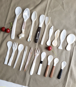 Cuillère de luxe vietnamienne en nacre, fabriquée à la main à partir de coquillages, pour servir le caviar, les desserts, le café et la crème glacée. - Product Image 6