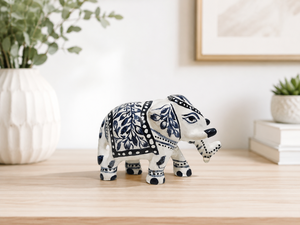 Figurine d'éléphant en poterie bleue artisanale avec motif floral, statue traditionnelle indienne pour table - Product Image 1