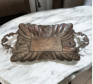 Plato de Servir Dorado de Aluminio con Diseño Clásico y Patrón Único, Textura Martillada a Mano, Excelente Regalo a Precio de Mayoreo - Product Image 1