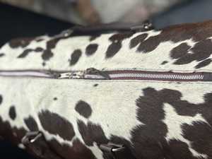 Bolsa de Viaje de Cuero Vacuno Refinado Estilo Western con Pelo, Lujosa Bolsa de Gimnasio/Duffel LHDB-0175 - Product Image 6