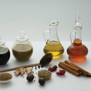 Extracto de hierbas puras de aceite esencial de jengibre cultivado en forma silvestre en botellas personalizadas disponibles en cantidades a granel ¡Compre ahora! - Product Image 5