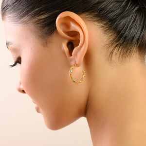 Los Más Hermosos Pendientes de Aro en Forma de C de Oro Amarillo Sólido K18 con Múltiples Zafiros Arcoíris para Niñas, Productos al por Mayor, Proveedor de Joyería Fina - Product Image 4