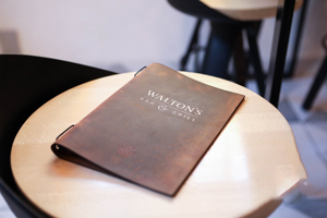 Porta Menús Plegable de Cuero Genuino de Lujo, Resistente y con Protección, para Uso en Mesas de Restaurantes, Hoteles y Cafés, LMC-0158 - Product Image 6