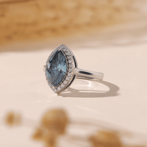 Anillo de Halo con Diamante Azul Cultivado en Laboratorio, Corte Marquesa, en Oro Blanco de 18K, Elegante Anillo de Compromiso - Product Image 2
