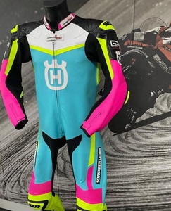 Traje de Motociclismo Transpirable de Cuero Resistente de Alta Calidad Hecho en Pakistán, Tallas y Colores Personalizables - Product Image 1