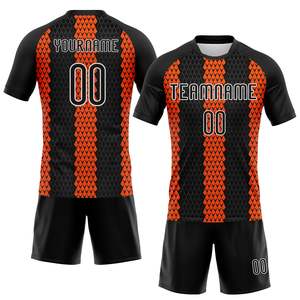 ชุดเสื้อและกางเกงวอลเลย์บอลแบบกำหนดเอง สีดำส้ม ลายเรขาคณิต พิมพ์ลายแบบ Sublimation ระบายเหงื่อได้ดี สำหรับผู้ใหญ่ ทรงสปอร์ต - Product Image 1