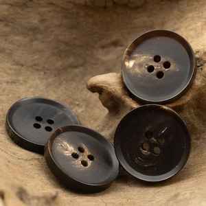 Derniers boutons en corne tendance pour vêtements, boutons en corne naturelle très vendus, boutons en corne faits à la main pour la couture - Product Image 1