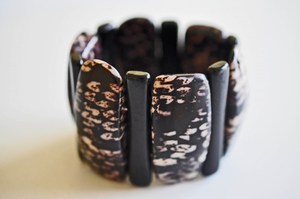 Best High Quality Fancy <b>Cute</b> Pink Fruit Shape Resin Bangle <b>Bracelet</b> Unisex Fashionable Design Stylish Jewelry Party with Woman - Product Image 2