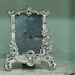 Cadre photo en métal de luxe, élégant et décoratif, pour table, par Tradebyd - Product Image 3