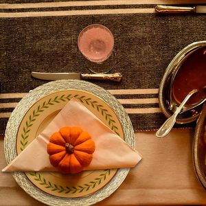 Plato de Presentación Color Oro Rosa Mate, Vajilla Decorativa de Lujo para Banquetes, Fiestas y Eventos - Product Image 3