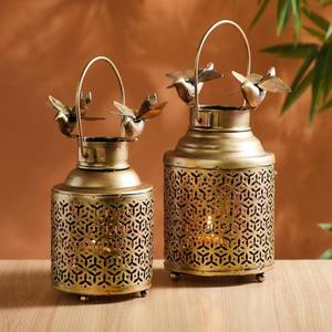 โคมไฟโลหะสีทองตกแต่งลายฉลุทรงกระบอกพร้อมหูจับรูปนก เหมาะสำหรับตกแต่งบ้านและงานอีเว้นท์ นำเข้าจากอินเดีย - Product Image 4