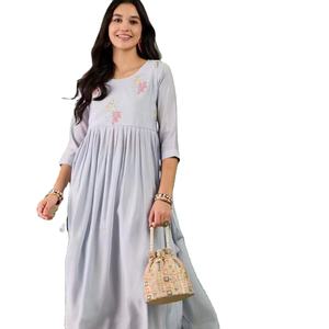 El último diseñador Muslin Silk Printed Kurti Set de Fab Zone - Product Image 1