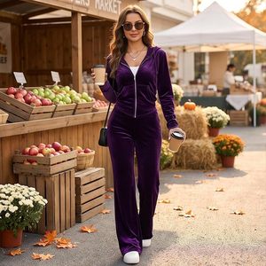 Ensemble de survêtement streetwear d'hiver pour femme en velours, 2 pièces, 100% coton respirant, violet, avec sweat à capuche zippé en velours et pantalon évasé taille haute à jambes larges - Product Image 3