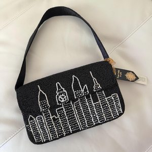 Sac à main rectangulaire brodé à la main avec motif de l'horizon urbain, artisanat textile - Product Image 2