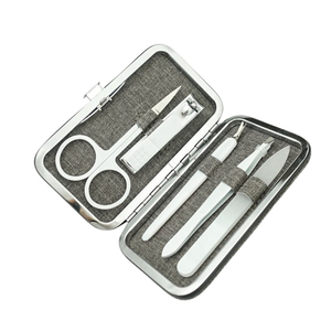Kit de Soins Personnels en Gros 5-en-1 : Ensemble Manucure et Pédicure de Luxe avec Pochette en Tissu Blanc Mat et Outils en Acier Inoxydable - Product Image 5
