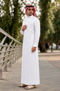 Fabricant de Thobes en Gros – Robe Traditionnelle Musulmane en Tissu Respirant pour Marques de Détail et Vente en Gros - Product Image 2