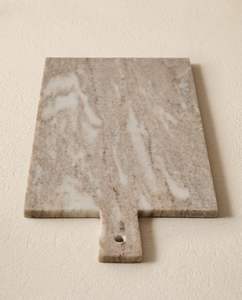 Planche à découper en marbre finie à la main pour accessoires de cuisine artisanaux, mettant en valeur la personnalité de la pierre naturelle - Product Image 1