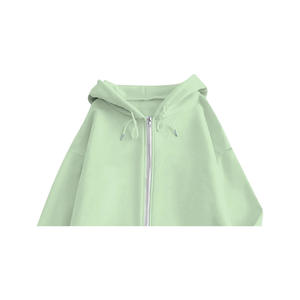 ชุดเดรสฮู้ดดี้ผ้าฟลีซสำหรับผู้หญิงแบบกำหนดเองสำหรับฤดูหนาว ผ้าฝ้าย 100% ระบายอากาศได้ดี กันลม เป็นมิตรกับสิ่งแวดล้อม น้ำหนัก 360 กรัม  ปักลายนูนด้านหน้า - Product Image 2