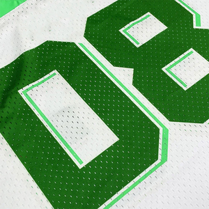 Camiseta de Fútbol Personalizada Verde y Blanca con Cuello en V, Número 08, Impresión Sublimada, Tela de Malla Transpirable, Unisex, Adulto, Manga Corta - Product Image 6