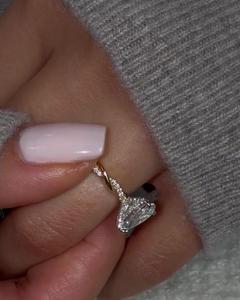 Bague de fiançailles solitaire en or massif 14K 18K avec diamant de laboratoire IGI taille poire 1,50 ct, sertie à griffes, tige tressée infini, pour mariage - Product Image 4