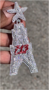 จี้ห้อยตัวอักษรแบบฮิปฮอปประดับเพชรโมอิสซาไนต์ VVS  ปรับแต่งได้ตามต้องการ ขายส่ง  ทำจากเงินแท้ 925 เหมาะสำหรับทั้งชายและหญิง ใช้ในงานปาร์ตี้ - Product Image 2