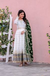 Ensemble Salwar Kameez Traditionnel Indien et Pakistanais Blanc Brodé en Soie pour Femme, Coupe Ample Longueur Ras du Sol, Idéal pour Mariage - Product Image 2