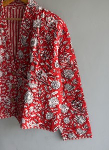 Red Floral Printed Breathable Quilted Jacket Women's Three Quarter Sleeve Cotton V-Neck <b>Covered</b> <b>Button</b> Closure Spring Style - Product Image 3