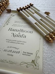 Tarjeta de invitación de boda tipo scroll con extremos dorados, invitación impresa personalizada de estilo real para eventos de lujo - Product Image 4