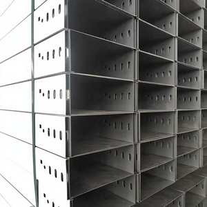 รางสายเคเบิลแบบปิดเคลือบสังกะสีสำเร็จรูปที่มีความเสถียรสูงและออกแบบตามมาตรฐาน - Product Image 1