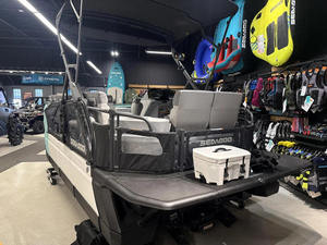 Nouveau Sea-Doo SWITCH CRUISE 18 2026, jet ski en fibre de verre 4 temps, 230 CV, 7 places - Product Image 3