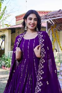 ชุดเดรสยาวสำหรับงานเทศกาล ผ้าคลุมไหล่ ผ้าจอร์เจตต์ฟ็อกซ์ ประดับเลื่อมหนา 5 มม. ปักลายแบบกลับด้านได้ ทันสมัย เหมาะสำหรับงานปาร์ตี้ งานแต่งงาน งานเทศกาลดีวาลี - Product Image 4