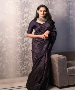 Sari Elegante Más Vendido para Mujer, Blusa de Diseñador, Última Colección Étnica para Fiestas, Sari de Seda Morado para Mujer a Bajo Precio 85106 - Product Image 1