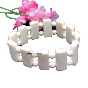 Bracelet ajustable en os de buffle blanc et résine, style tendance fait main, largeur de bande de 25 mm, écologique, sculpté - Product Image 4