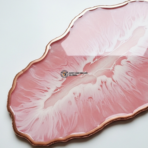 Plateau en résine rose poudré de luxe avec bordure dorée métallique |   Plateau décoratif design de luxe en résine rose blush - Product Image 2