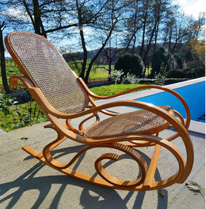Fauteuil à bascule en bois de style moderne du milieu du siècle, avec dossier à tiges et accoudoirs courbes, disponible à prix de gros. - Product Image 6