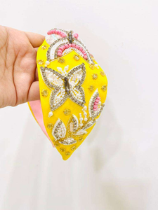 Serre-têtes perlés personnalisés, accessoires pour cheveux floraux ornés de perles faits à la main, en gros - Product Image 1