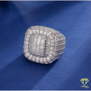 Anillo de Lujo de Plata 925 con Diamante Cultivado en Laboratorio y Cristales Estilo Baguette para Compradores de Joyería al Por Mayor - Product Image 4